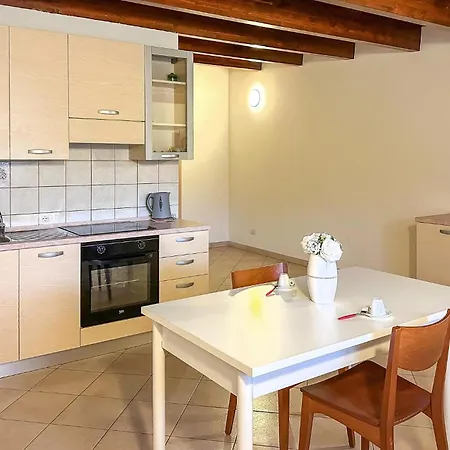 2 Bedroom Beautiful In Lecce Nei Marsi * Gioia Dei Marsi