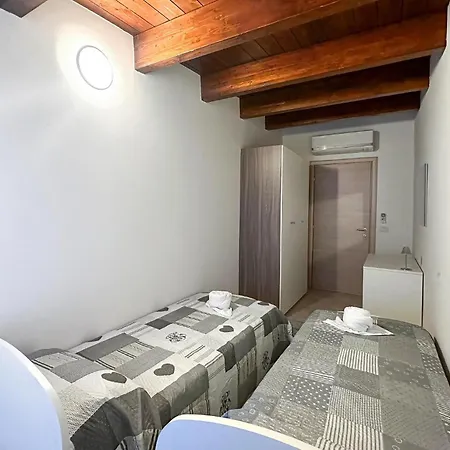 2 Bedroom Beautiful In Lecce Nei Marsi Apartment *