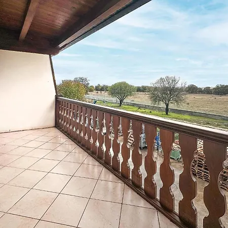 Apartment 2 Bedroom Beautiful In Lecce Nei Marsi